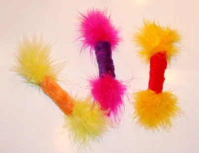 Legetøj m. plys og fjer